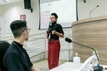 Os alunos foram recepcionados pelo vereador Cássio Luiz Barbosa, e tiveram a oportunidade de conhecer o Legislativo e simular a deliberação de um projeto de lei 