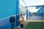 Escola foi recentemente pintada e já apresenta problemas