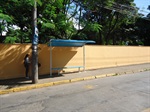Ponto de ônibus ao lado da Escola Estadual "Pedro Moraes Cavalcanti" ganhou cobertura e banco