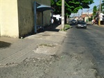 Trecho da rua Corcovado, próximo ao ponto de ônibus, antes do pedido de Moschini