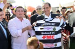 Paulo Skaf foi presenteado com camiseta do XV de Piracicaba