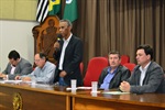 Presidente da Câmara de Piracicaba, João Manoel dos Santos, saudando os presentes
