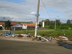 Retirada de lixo da área verde entre as ruas Dr. Raul Machado Filho e Geraldo Bragio - antes da solicitação