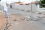 Esburacadas, ruas do Jardim Castor oferecem risco a motoristas