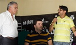Gabriel Ferrato, André Bandeira e o vereador Chico Almeida (Foto: Marquinhos Ferreira)