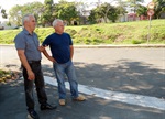 Parlamentar ao lado do engenheiro da Semob, José Araujo, no Parque Piracicaba