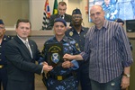 Homenagem à equipe do canil da Guarda Civil Municipal foi entregue nesta segunda-feira