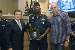 Homenagem à equipe do canil da Guarda Civil Municipal foi entregue nesta segunda-feira