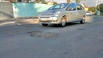 Moradores da Vila reclamam dos inúmeros buracos, constata Ary Pedroso
