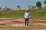 Carlinhos Cavalcante também esteve no Jardim Maria, para conhecer o local onde será instalada a academia de ginástica
