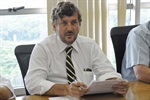 O procurador geral do município, Milton Sérgio Bissoli, durante a reunião