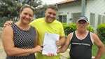 Adriana Nunes entregou ofício com Adair e Leandro, líderes de bairro 