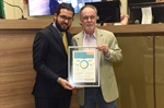 Matheus Erler recebeu quadro do prefeito Barjas Negri