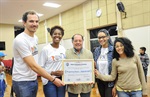Representantes do Projeto Ponte receberam certificado de participação da Semana do Meio Ambiente