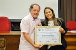 Longatto também entregou certificado para a coordenadora da Piracicaba Ambiental, Andréia Muniz Dias
