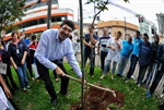 Professor da Esalq/Usp, José Otávio Machado Menten, também participou do plantio