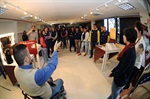André Bandeira recepciona estudantes do CIEE em exposição inclusiva