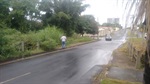 Avenida Luiz Pereira Leite: antes, calçada ausente