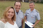 No dia 1º de agosto, Adriana conheceu área com o coronel Cerqueira Leite e o major Paulo Roberto Borges