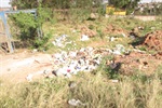 Depósito clandestino de lixo surgiu nas proximidades da instituição