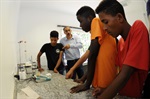 Na terceira parte da visita, os alunos conheceram o processo de moagem e análise tecnológica da cana.