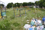 Centro de lazer Raimundo Nunes da Silva está tomado mato alto e lixo.