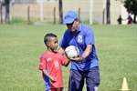 Pedro Kawai acompanha atividades do programa Educando pelo Esporte