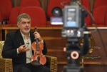 Músico e professor Luiz Fernando Dutra participando, ao vivo, do programa "Câmara Convida"