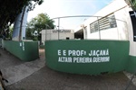 Escola fica no bairro Vila Independência, às margens do ribeirão Piracicamirim