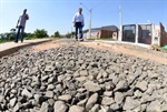 Asfalto na rua do Vem Viver apresenta problemas em toda extensão da via
