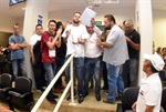 Antes do início da sessão, público se concentrou em frente ao prédio principal