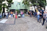 Antes do início da sessão, público se concentrou em frente ao prédio principal