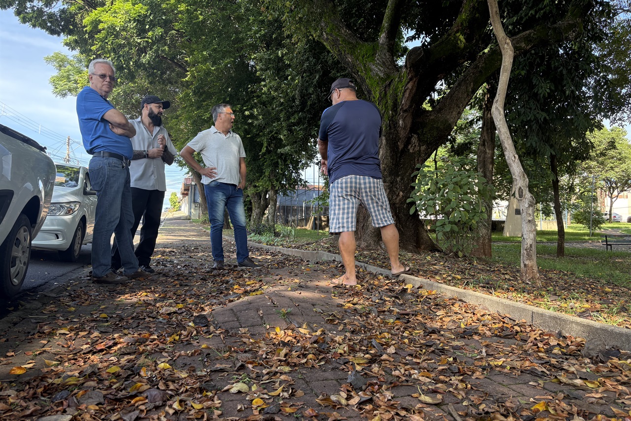 Vereador solicita melhorias para praça no Jardim Caxambú