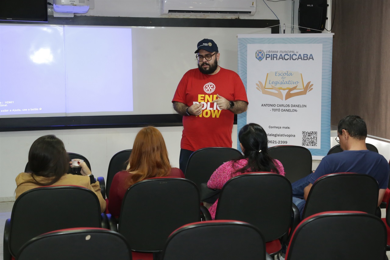 Curso na Câmara aborda otimização de tarefas com ferramentas de IA