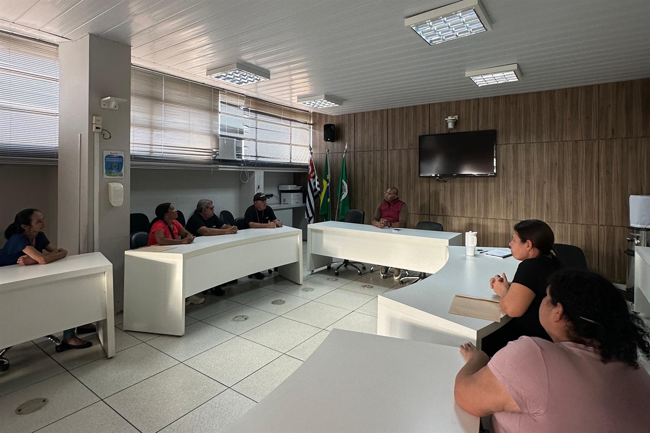 Ex-funcionários de empresa terceirizada relatam atraso em pagamentos 